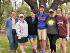 group of 6 volunteers